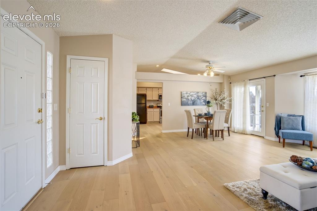 Image 9 of 43: Entry