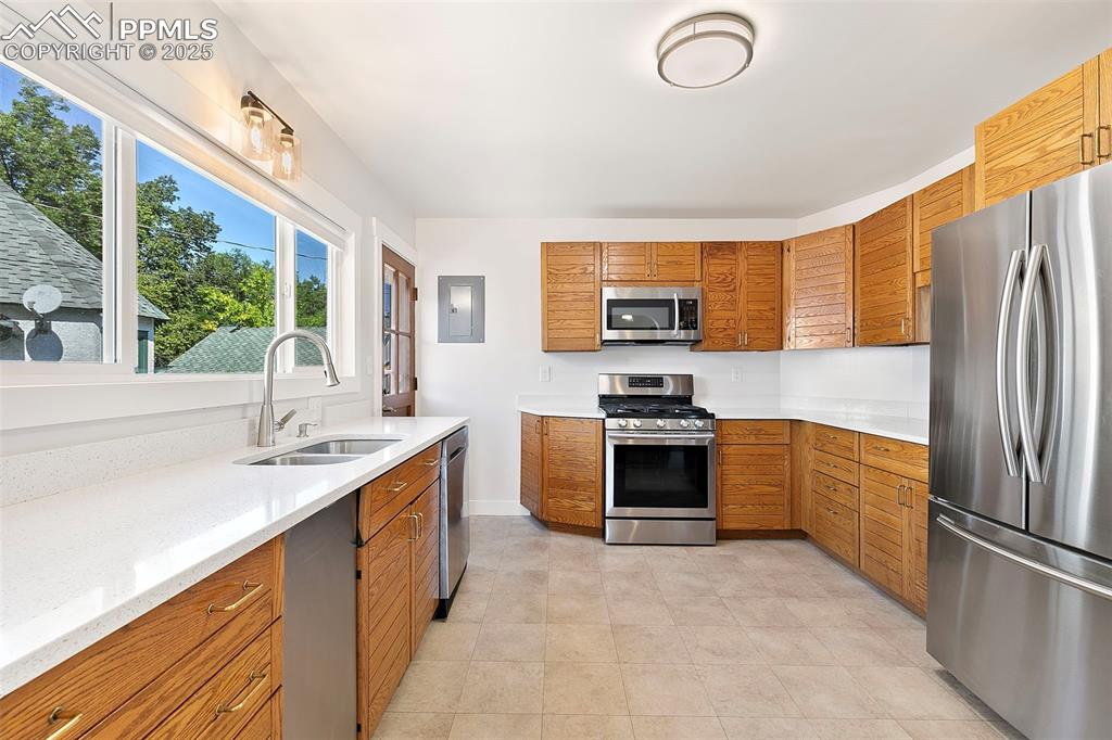 Image 12 of 48: Kitchen