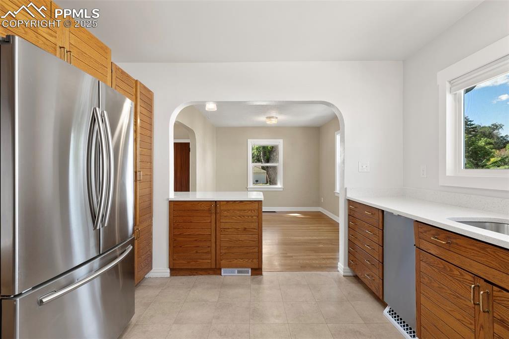 Image 16 of 48: Kitchen
