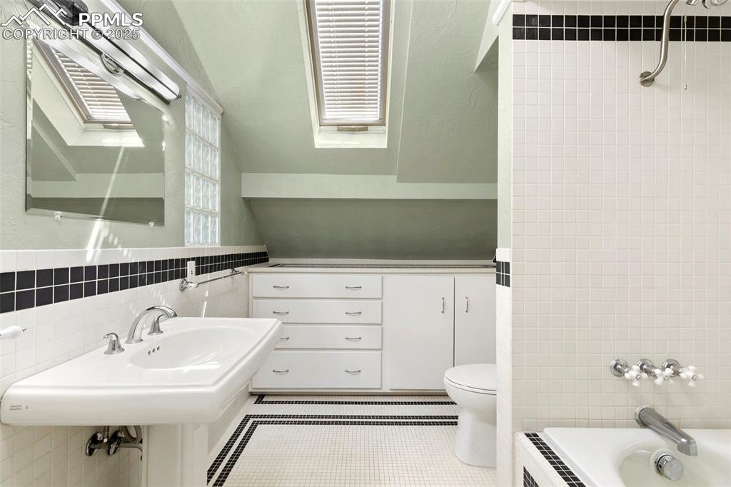 Image 28 of 48: Master Bathroom