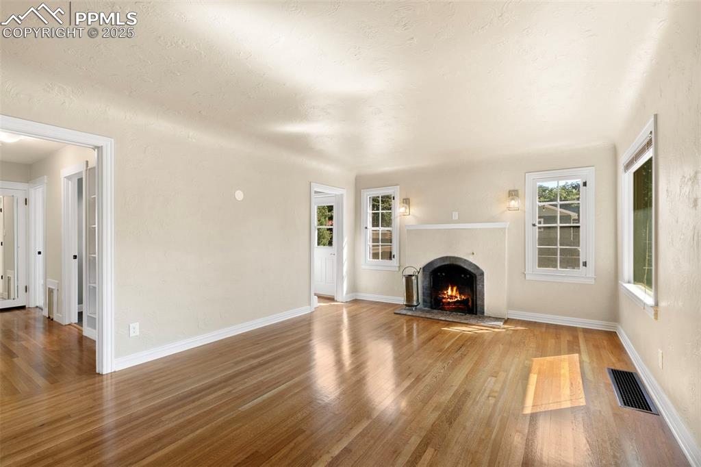 Image 4 of 48: Living Room