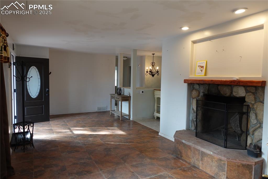 Image 4 of 26: Living Room