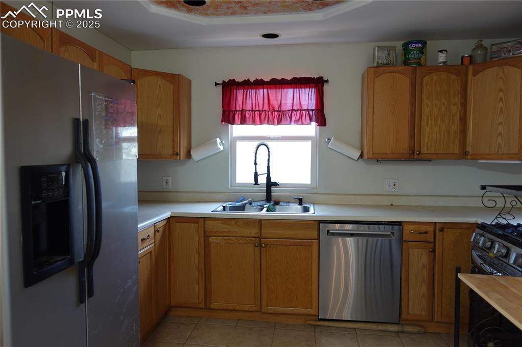 Image 6 of 26: Kitchen