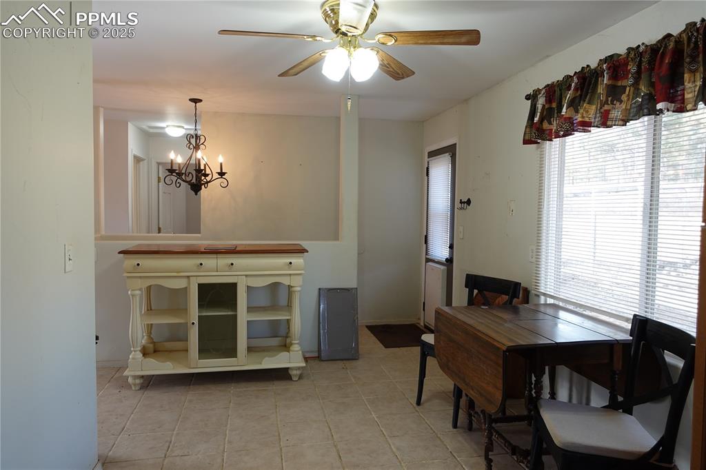 Image 7 of 26: Dining Area