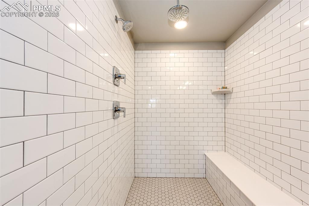 Image 14 of 39: Bathroom