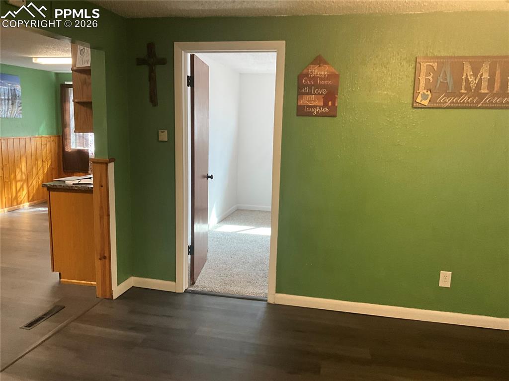 Image 18 of 31: Family Room