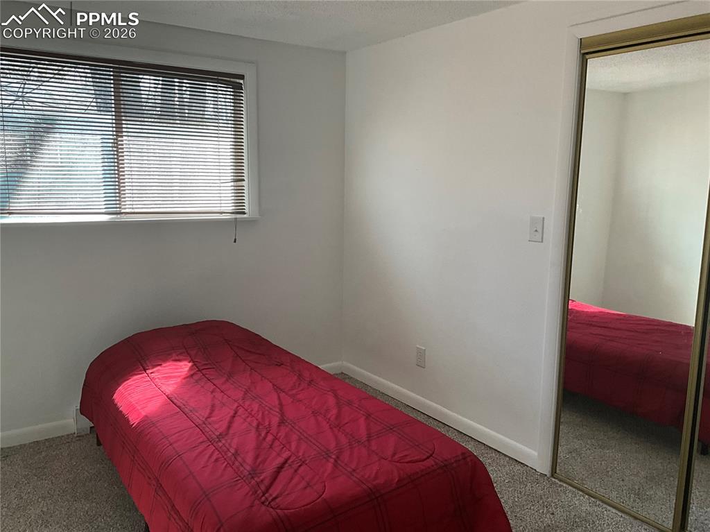 Image 19 of 31: Bedroom