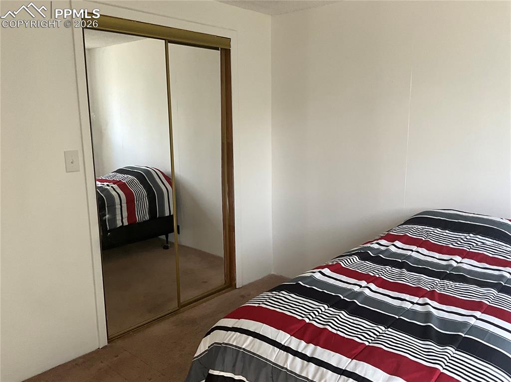 Image 21 of 31: Bedroom