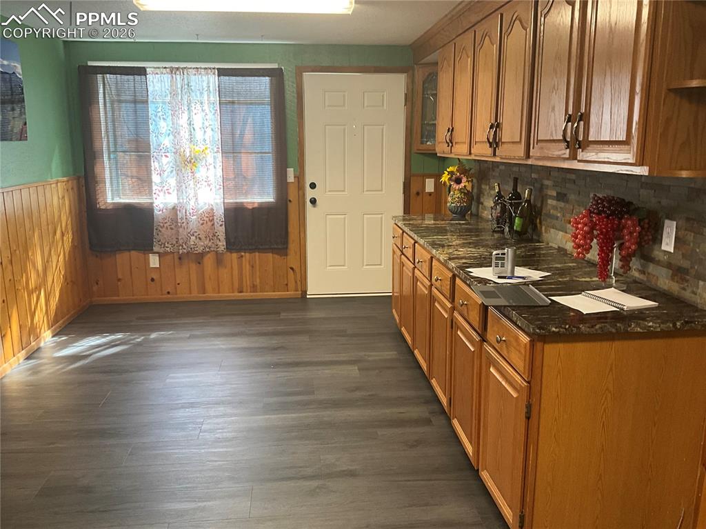 Image 6 of 31: Dining Room