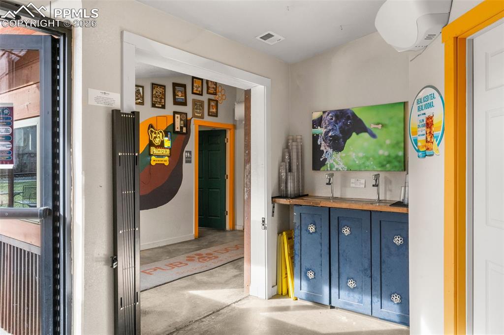 Image 14 of 48: Dining Area