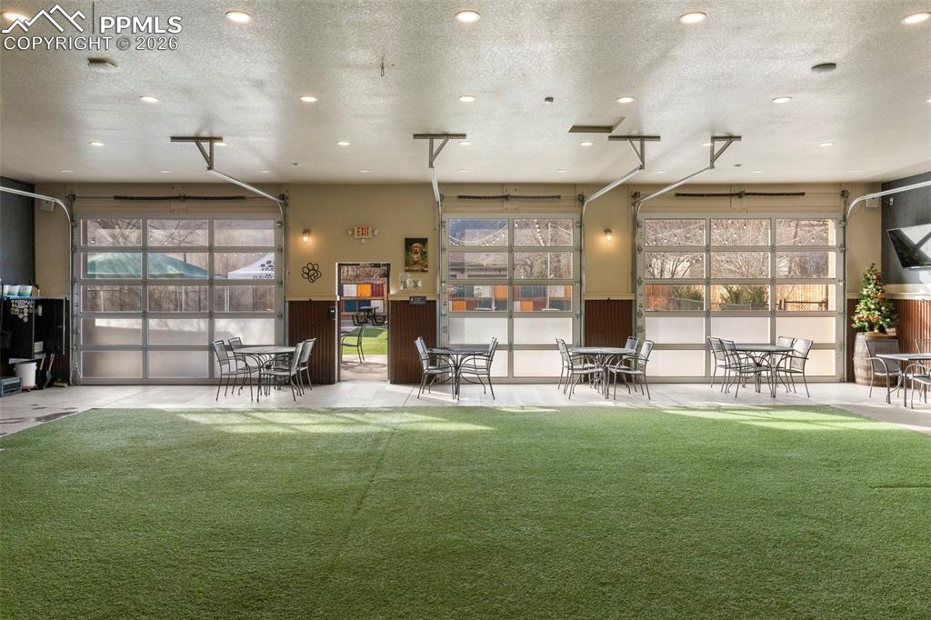 Image 19 of 48: Lobby