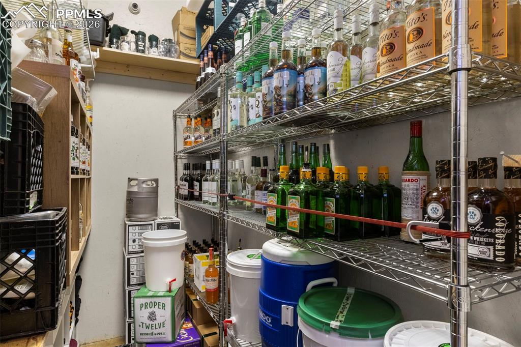 Image 34 of 48: Pantry