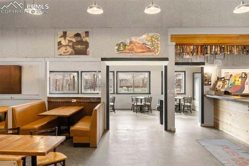 Image 6 of 48: Lobby