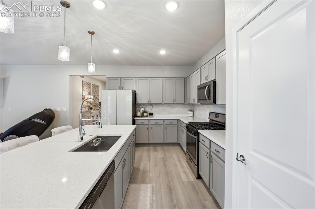 Image 10 of 40: Kitchen
