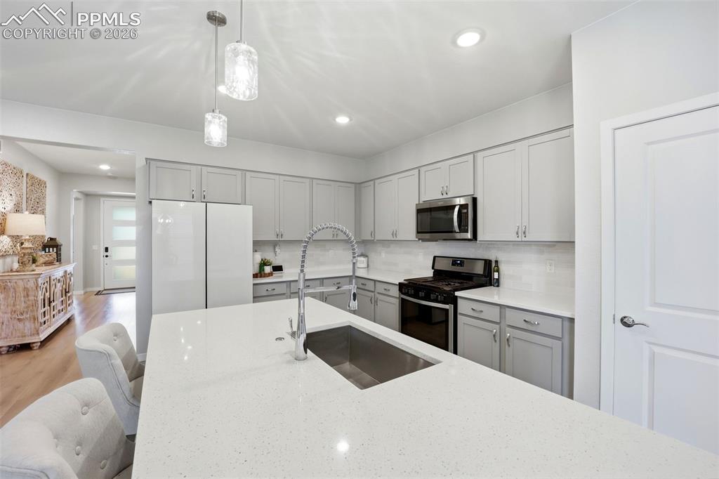 Image 11 of 40: Kitchen