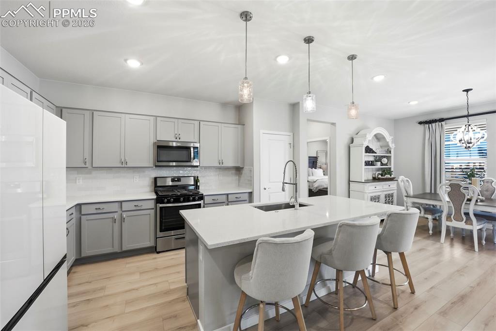 Image 12 of 40: Kitchen