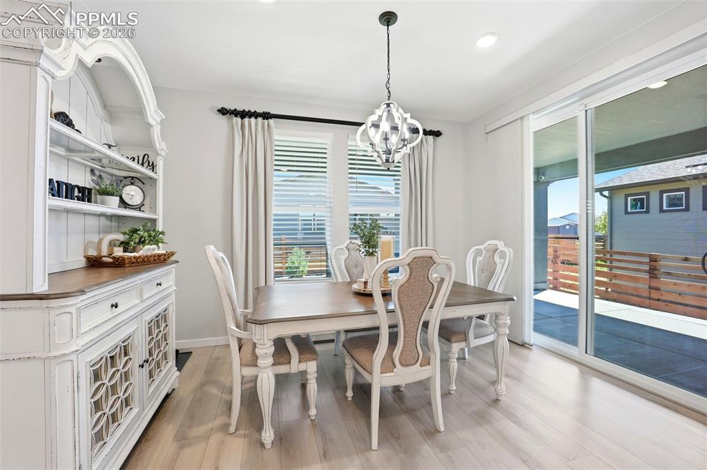 Image 14 of 40: Dining Area