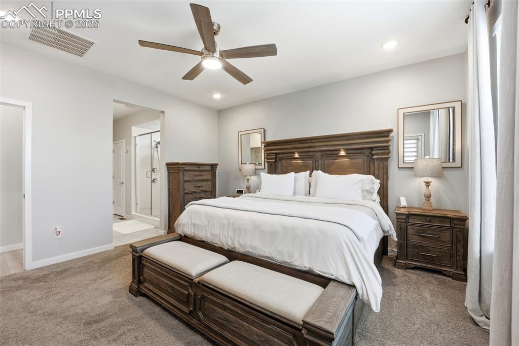 Image 15 of 40: Bedroom