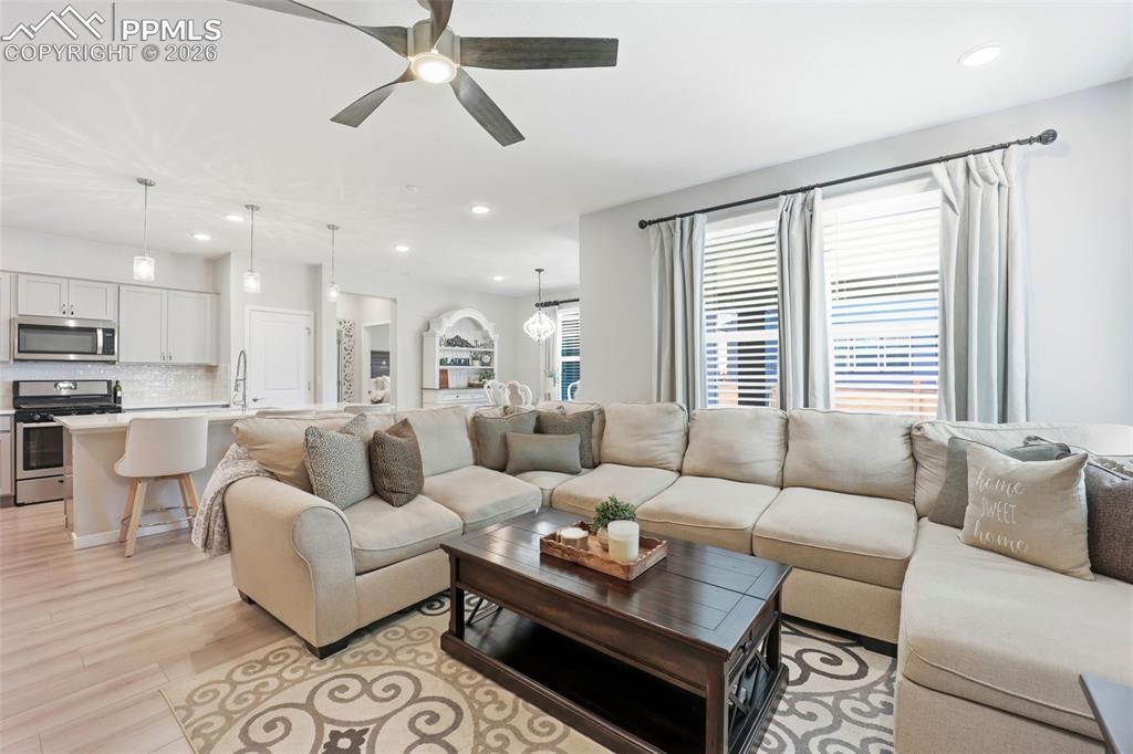 Image 8 of 40: Living Room