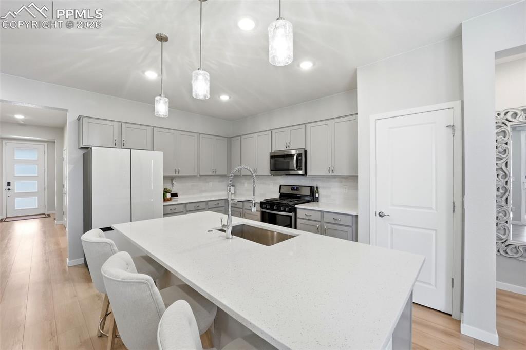 Image 9 of 40: Kitchen