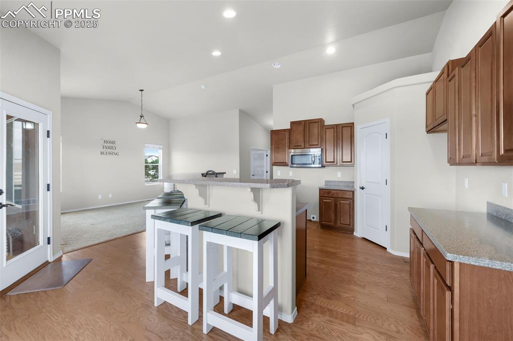 Image 13 of 49: Kitchen