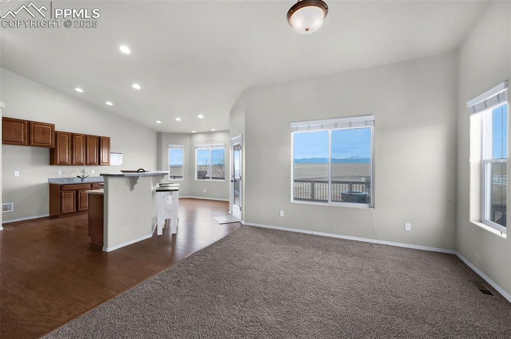 Image 15 of 49: Kitchen