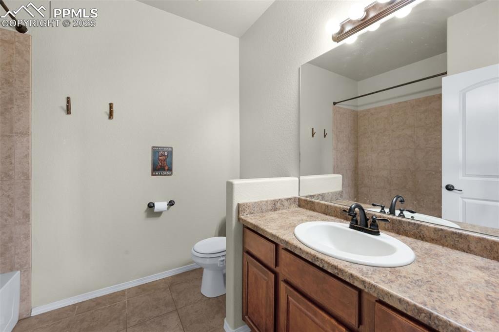 Image 24 of 49: Bathroom