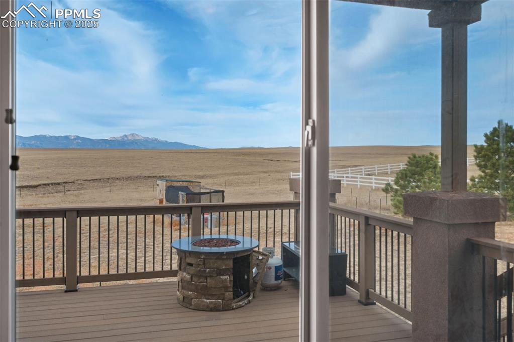 Image 37 of 49: Deck