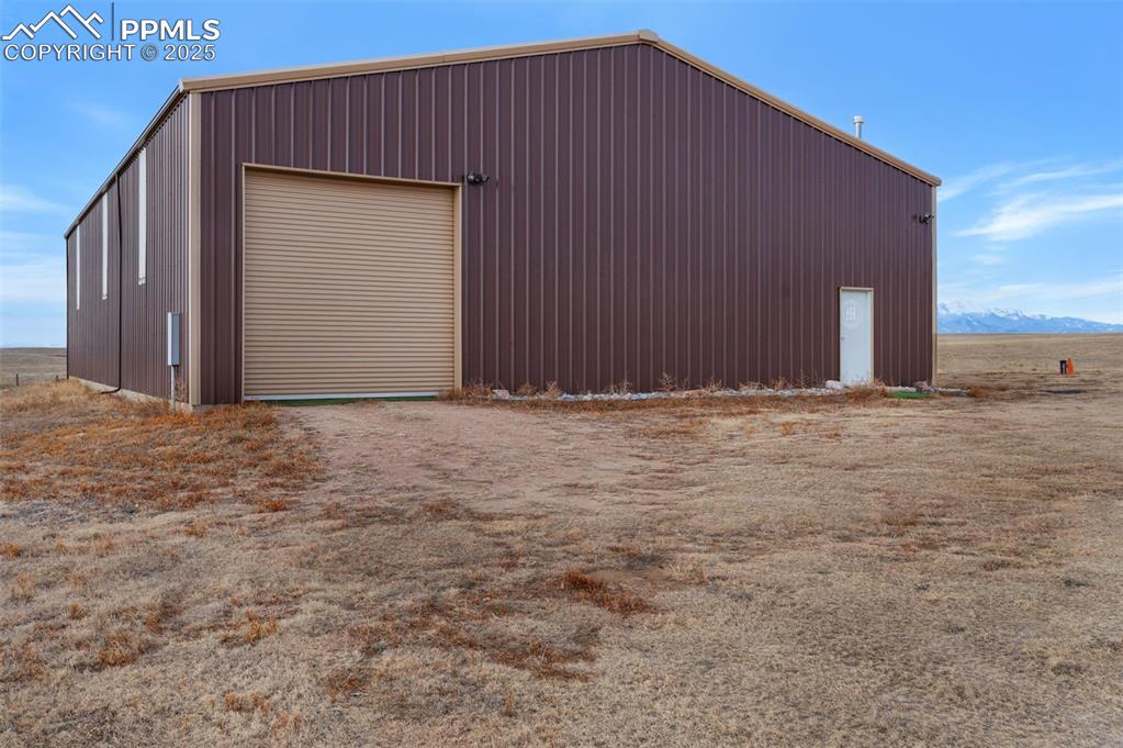 Image 7 of 49: Garage