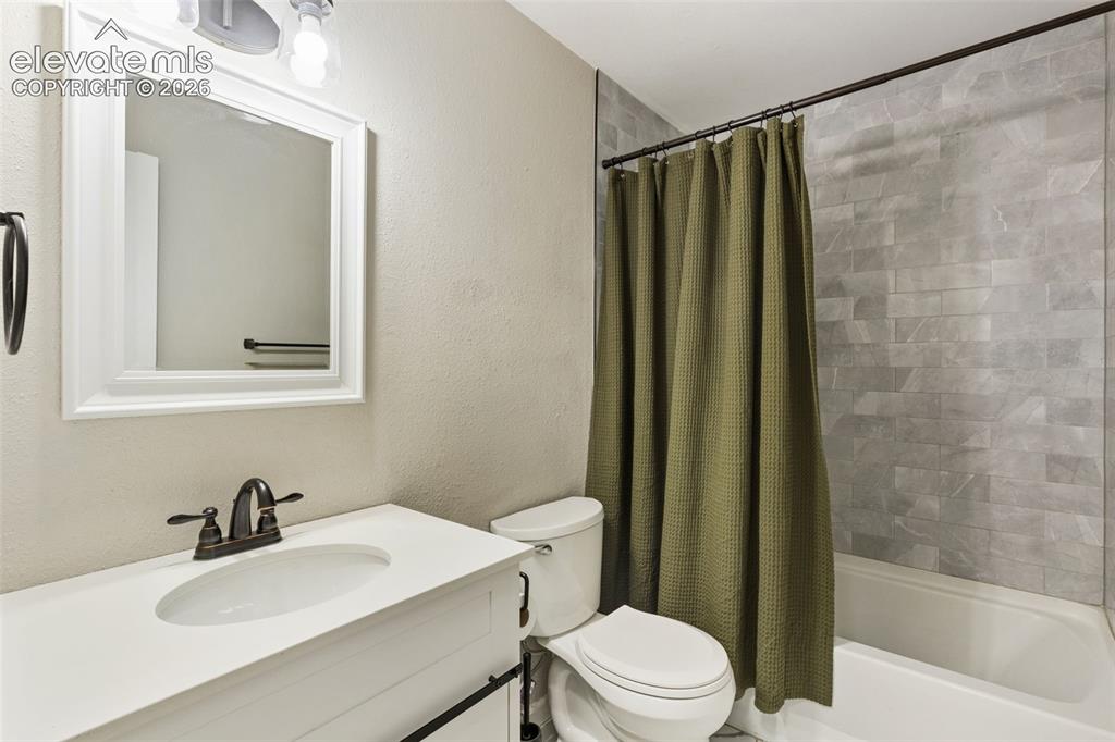 Image 15 of 22: Bathroom