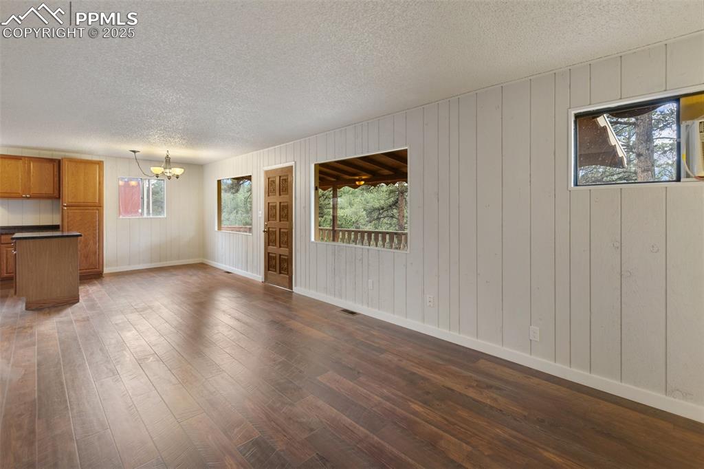 Image 11 of 46: Living Room