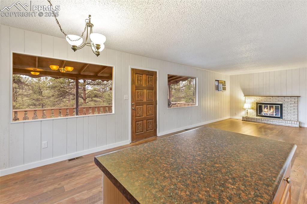 Image 14 of 46: Living Room