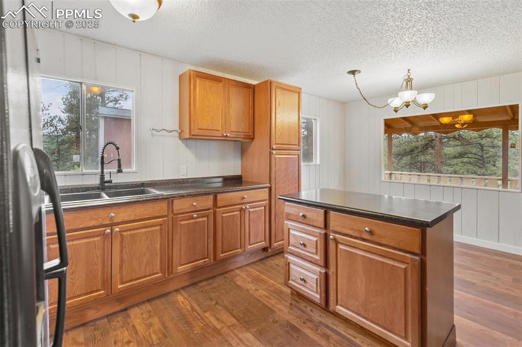 Image 16 of 46: Kitchen