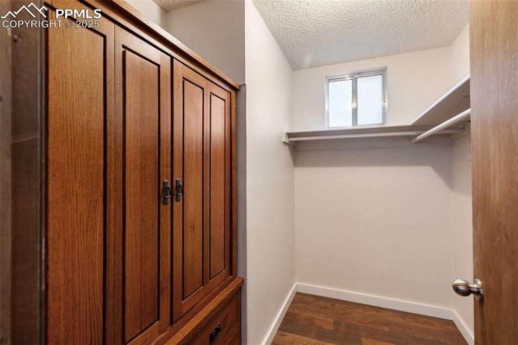 Image 21 of 46: Closet
