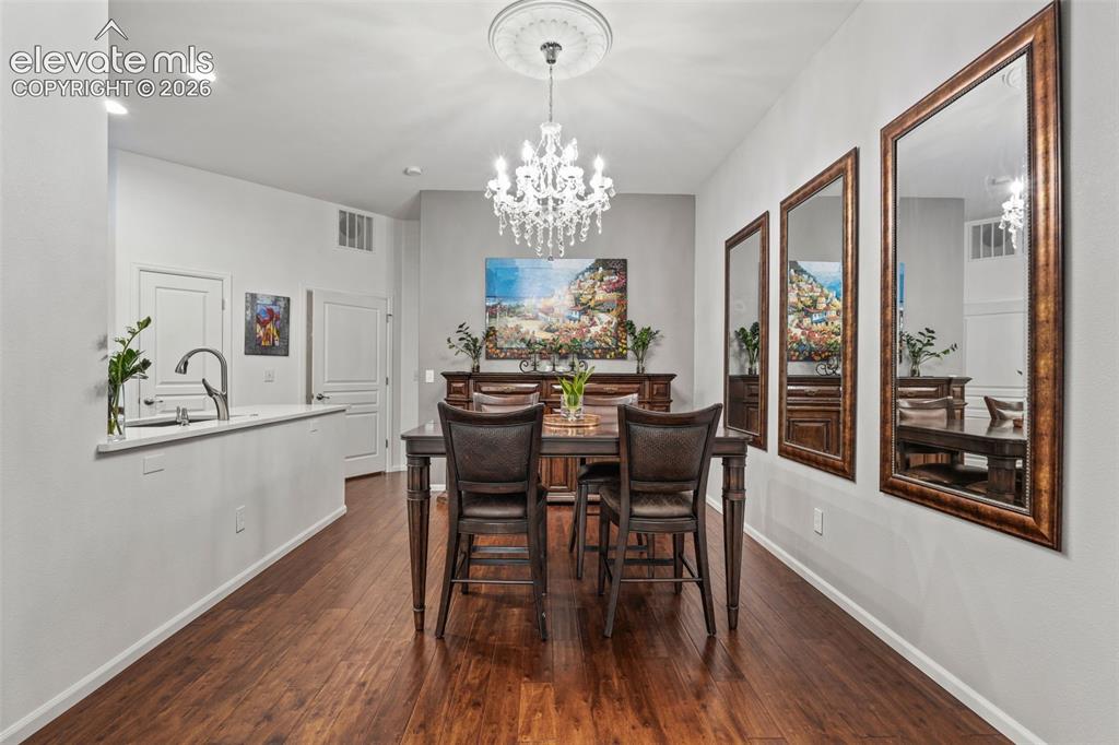Image 14 of 47: Dining Area