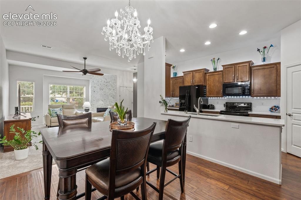 Image 15 of 47: Dining Area
