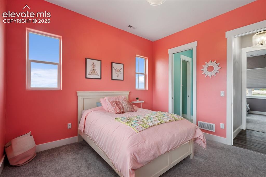 Image 14 of 41: Bedroom