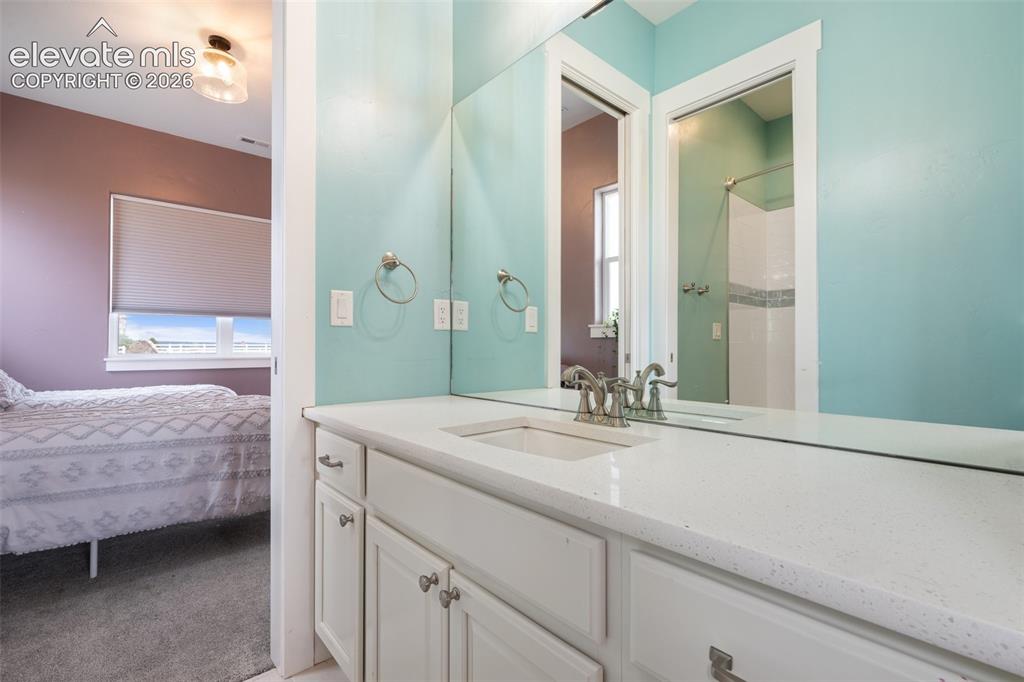 Image 15 of 41: Bathroom