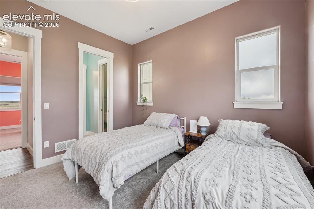 Image 18 of 41: Bedroom