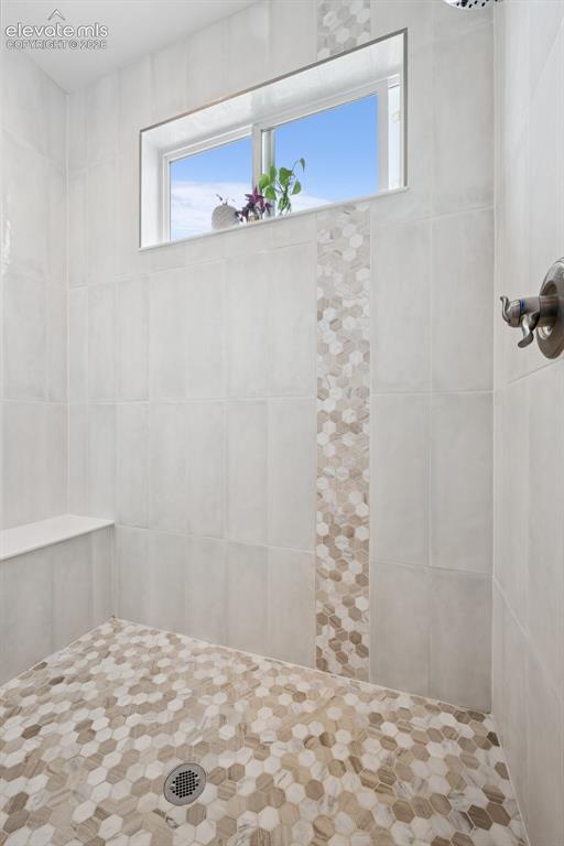 Image 24 of 41: Bathroom
