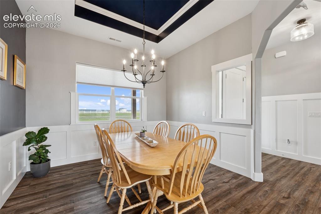 Image 6 of 41: Dining Area