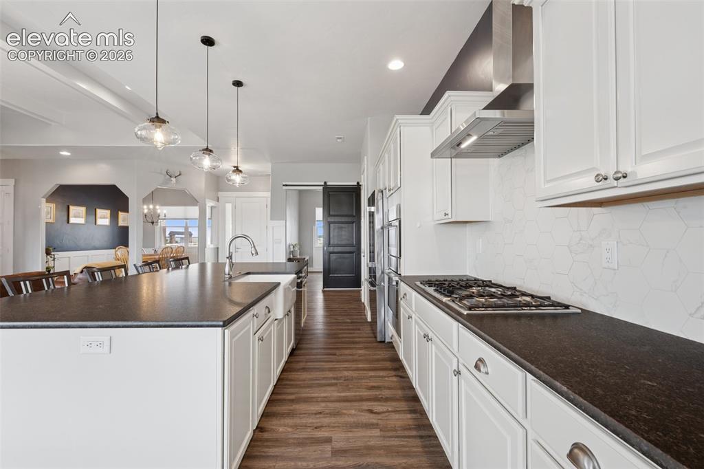 Image 9 of 41: Kitchen