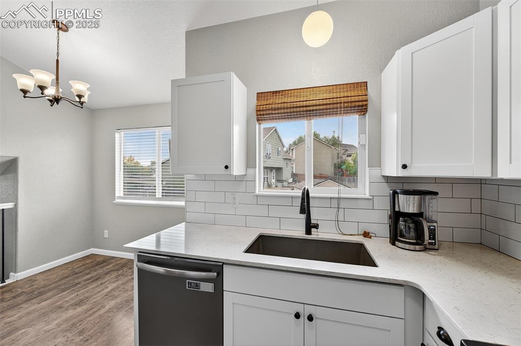 Image 12 of 46: Kitchen