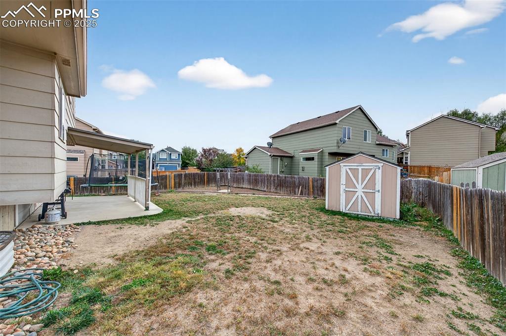 Image 37 of 46: Yard