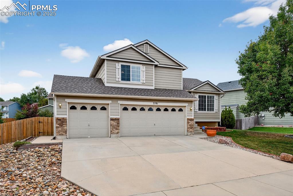 Image 4 of 46: Front of Structure