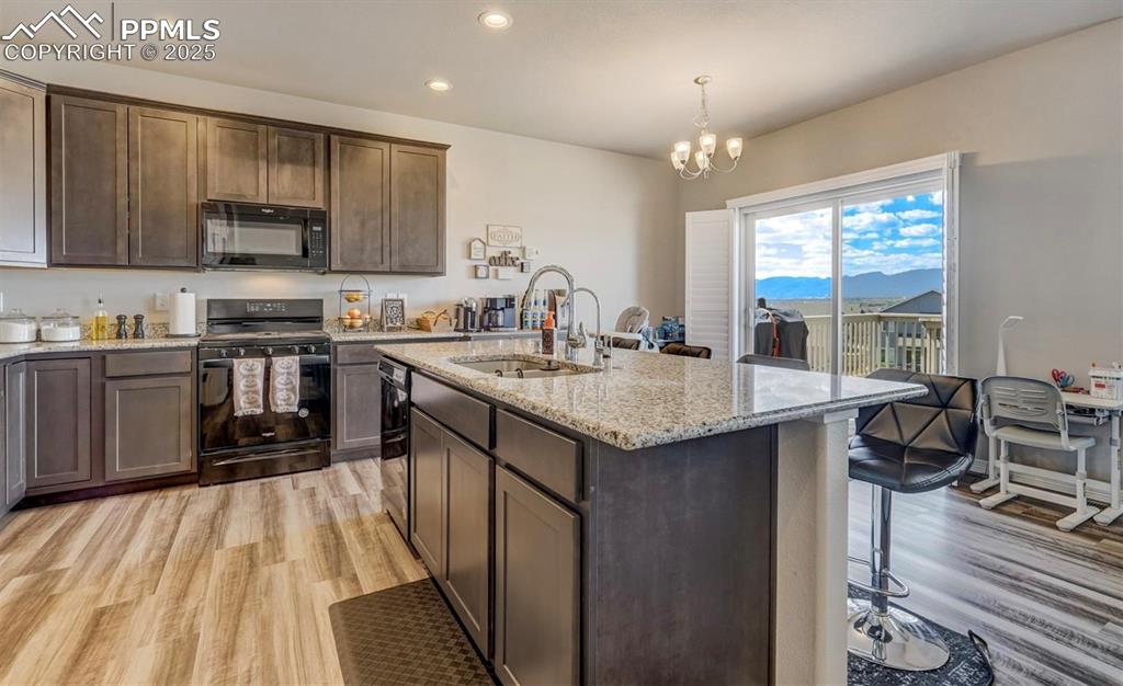 Image 11 of 46: Kitchen