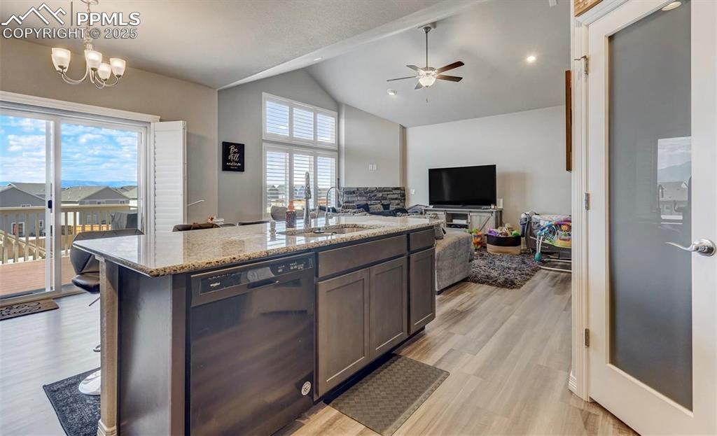Image 17 of 46: Kitchen