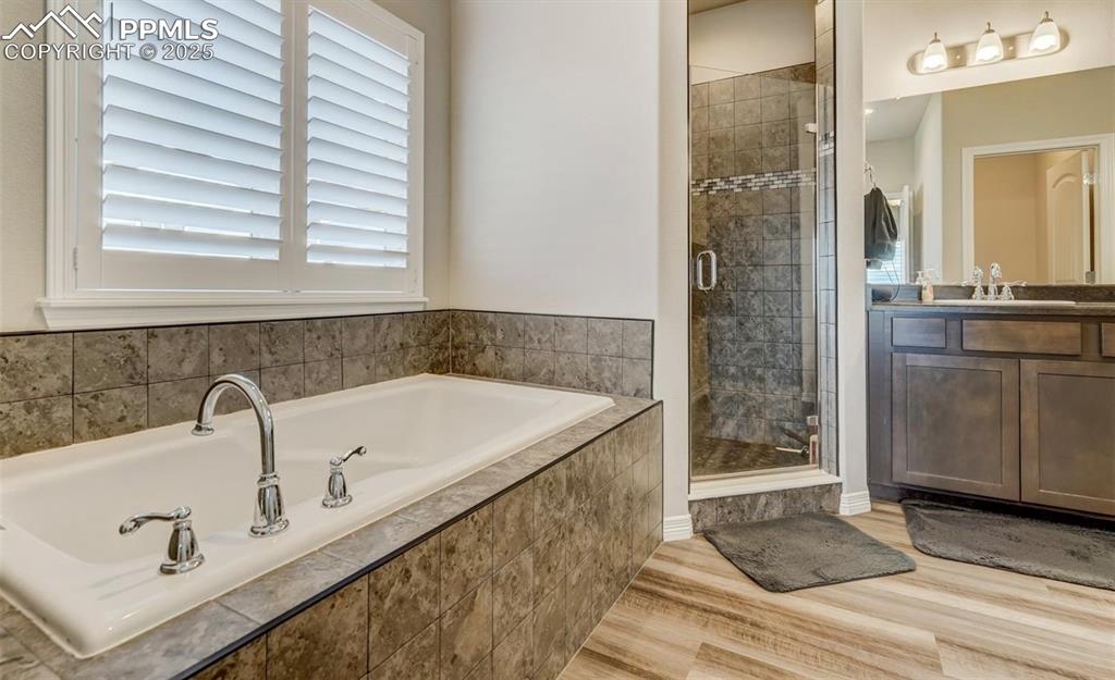 Image 22 of 46: Bathroom