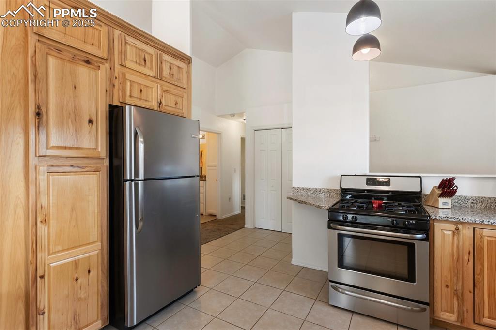 Image 18 of 36: Kitchen