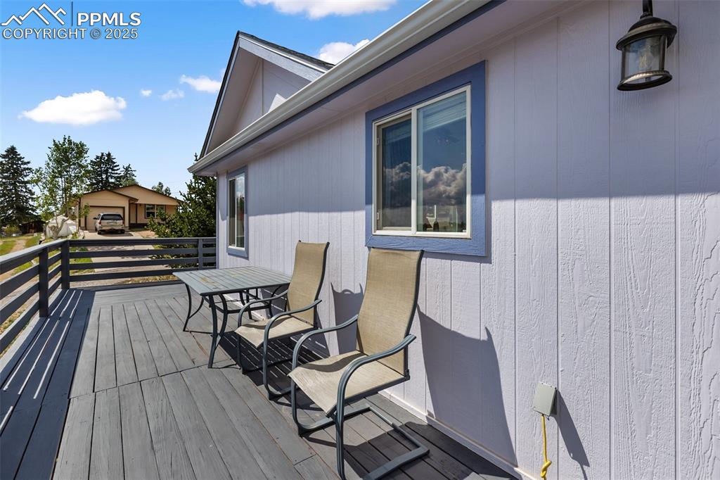 Image 8 of 36: Deck